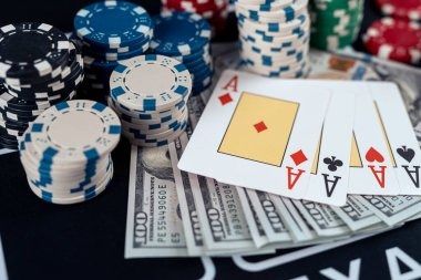Capsa Banting player arranging cards on index togel mobile app